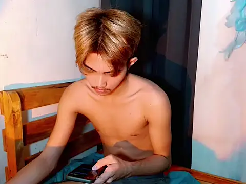 addicted to alex online show from 11/18/25, 04:44