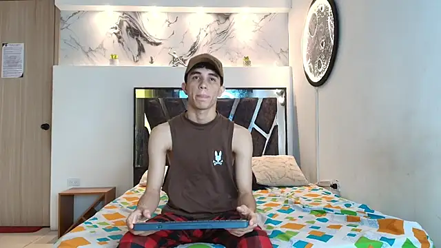 THREE GUYS HOT online show from 10/11/25, 07:34
