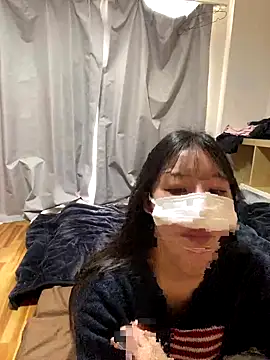 Snapshot of happy_hino chatting on 12/14/25, 04:29 happy hino online show from 12/14/25, 04:29