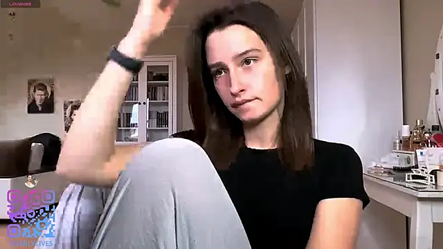 Snapshot of DarlineBrustera chatting on 03/20/26, 02:11 DarlineBrustera online show from 03/20/26, 02:11
