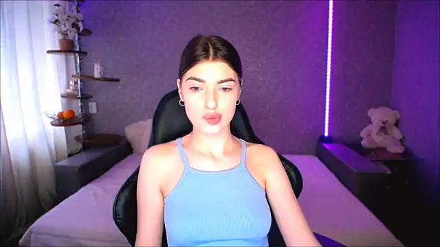 Snapshot of Dianaa_Lee0 chatting on 05/18/26, 01:06 Dianaa Lee0 online show from 05/18/26, 01:06