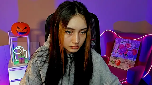 Snapshot of olivianorton chatting on 10/27/25, 03:38 olivianorton online show from 10/27/25, 03:38