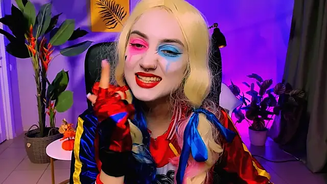 Snapshot of olivianorton chatting on 10/31/25, 03:02 olivianorton online show from 10/31/25, 03:02