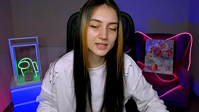 Snapshot of olivianorton chatting on 11/04/25, 02:49 olivianorton online show from 11/04/25, 02:49