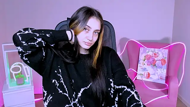 Snapshot of olivianorton chatting on 11/08/25, 03:23 olivianorton online show from 11/08/25, 03:23