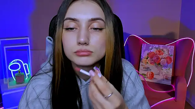 Snapshot of olivianorton chatting on 11/12/25, 03:45 olivianorton online show from 11/12/25, 03:45