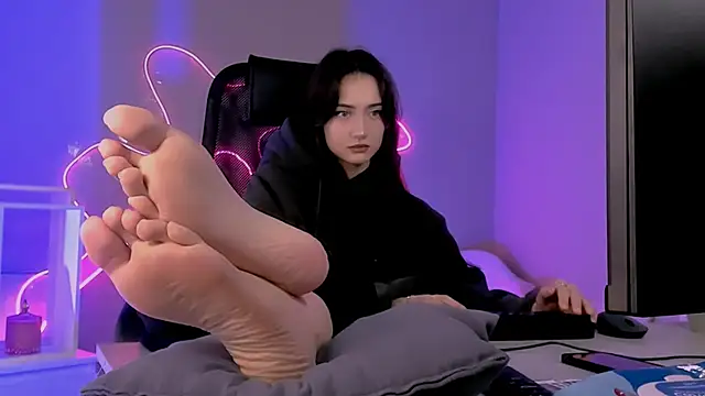 Snapshot of olivianorton chatting on 02/05/26, 09:36 olivianorton online show from 02/05/26, 09:36