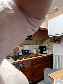 Sophierob1 online show from 10/13/25, 06:13