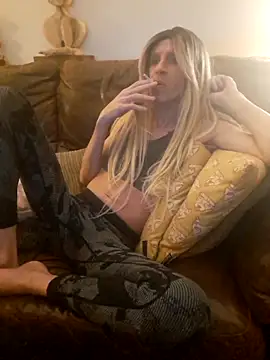 Snapshot of LAXdesires chatting on 11/08/25, 07:45 LAXdesires online show from 11/08/25, 07:45