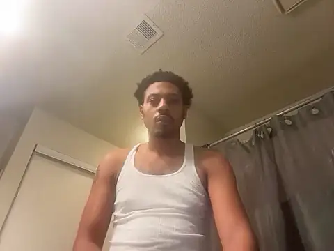 Snapshot of Yungandhungd chatting on 12/14/25, 05:18 Yungandhungd online show from 12/14/25, 05:18