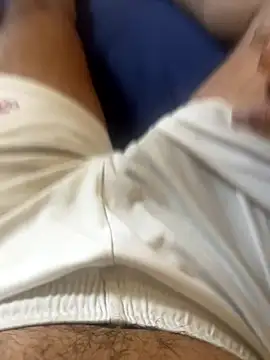 Snapshot of Beurberry19 chatting on 10/08/25, 04:37 Beurberry19 online show from 10/08/25, 04:37