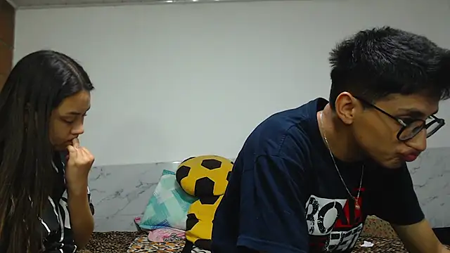 Snapshot of Noa_Arez chatting on 12/22/25, 04:31 Noa Arez online show from 12/22/25, 04:31