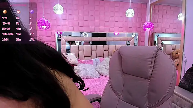  laaura  online show from 11/06/25, 06:20