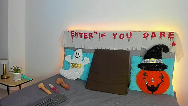 GalaX x online show from 10/31/25, 09:49