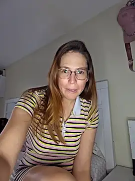 Snapshot of chicaenmascarada chatting on 09/23/25, 03:59 chicaenmascarada online show from 09/23/25, 03:59