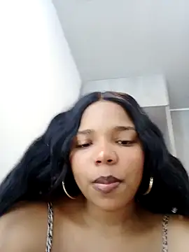 Snapshot of Chanell_mina chatting on 10/28/25, 03:43 Chanell mina online show from 10/28/25, 03:43