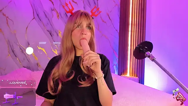 Emmiicute online show from 10/28/25, 08:33