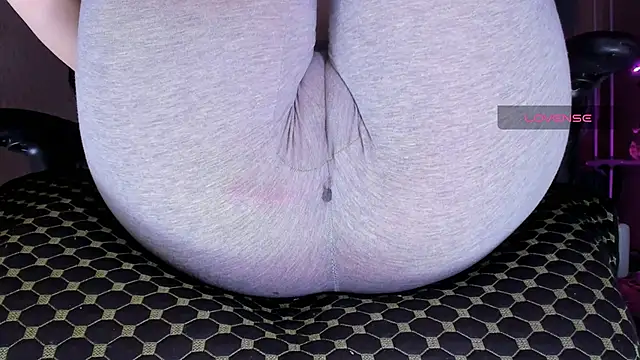 Cameltoe squirt inPants online show from 11/26/25, 02:18