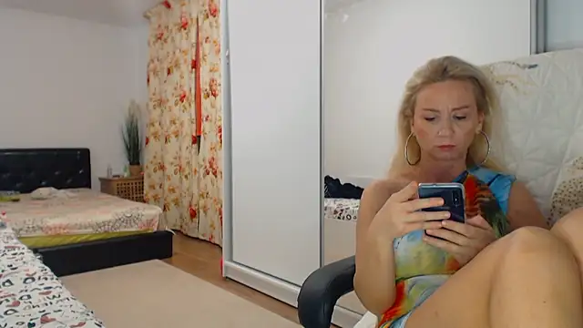Snapshot of merlyn4 chatting on 01/09/25, 03:55 merlyn4 online show from 01/09/25, 03:55