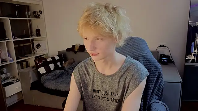 Your avatar online show from 10/08/25, 06:05