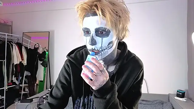 Your avatar online show from 10/31/25, 10:44