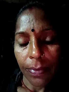 Snapshot of Suhana_pandit chatting on 10/11/25, 10:30 Suhana pandit online show from 10/11/25, 10:30