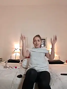 Snapshot of DaisyDea chatting on 02/03/26, 03:06 DaisyDea online show from 02/03/26, 03:06