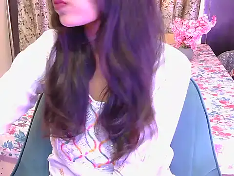 hoty-priya online show from 12/19/25, 04:41