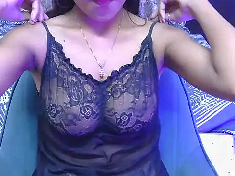 hoty-priya online show from 05/05/26, 04:42