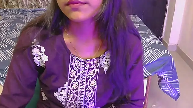 Snapshot of hoty-priya chatting on 06/19/26, 05:23 hoty-priya online show from 06/19/26, 05:23