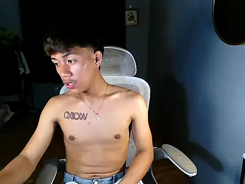 naughtyboyloy 0 online show from 04/29/26, 02:21
