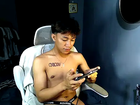naughtyboyloy 0 online show from 05/04/26, 04:47