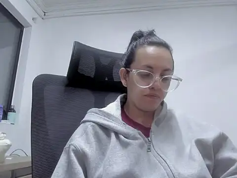 Snapshot of dalila_macherano1 chatting on 10/10/25, 11:04 dalila macherano1 online show from 10/10/25, 11:04
