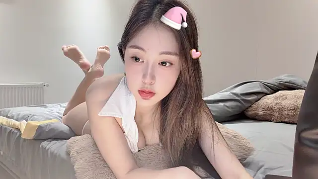 Snapshot of Aquarius-002 chatting on 10/24/25, 01:40 Aquarius-002 online show from 10/24/25, 01:40