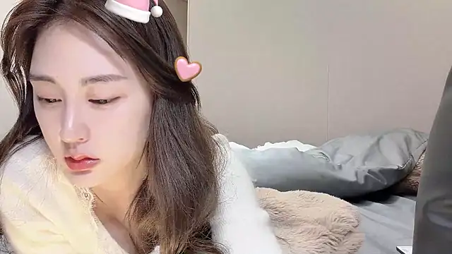 Snapshot of Aquarius-002 chatting on 01/19/26, 12:31 Aquarius-002 online show from 01/19/26, 12:31