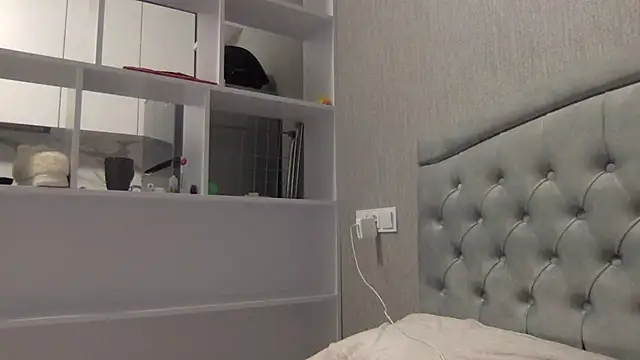 angelina sunshine online show from 10/31/25, 01:06