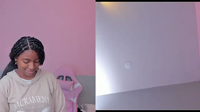 Snapshot of Laraebony_ chatting on 07/02/26, 10:32 Laraebony online show from 07/02/26, 10:32