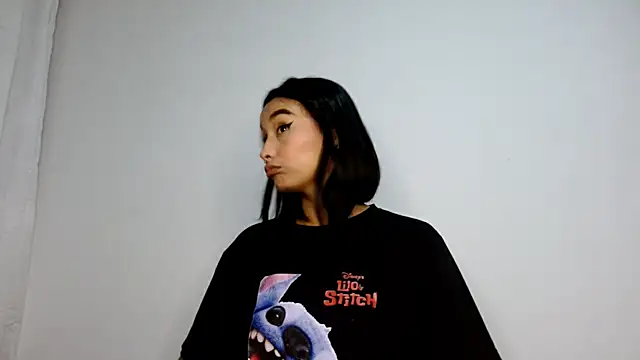 Gia Lee online show from 10/15/25, 02:22