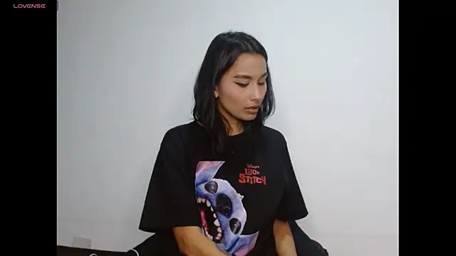 Gia Lee online show from 11/11/25, 02:33