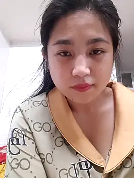 Snapshot of Minn-cute chatting on 10/05/25, 08:45 Minn-cute online show from 10/05/25, 08:45
