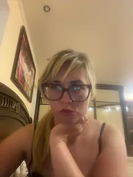 Crystal00Girl online show from 09/17/25, 09:16