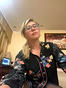 Crystal00Girl online show from 09/29/25, 08:35