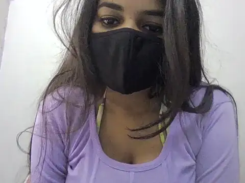 Little toy girl online show from 12/14/25, 11:37