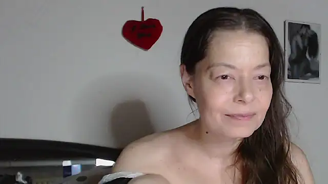 Snapshot of SexySarah177 chatting on 04/05/26, 08:28 SexySarah177 online show from 04/05/26, 08:28