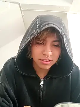 OliIverr22 online show from 09/15/25, 04:07