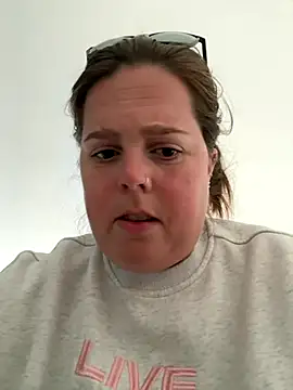 Snapshot of hornykitty1210 chatting on 11/06/25, 05:14 hornykitty1210 online show from 11/06/25, 05:14