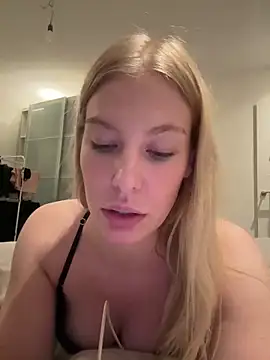 Chloemillerrxx online show from 11/11/25, 09:37