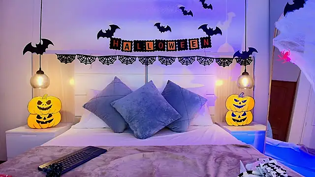 Snapshot of alehia_cute chatting on 10/30/25, 12:45 alehia cute online show from 10/30/25, 12:45