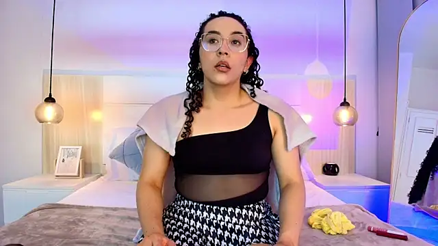 Snapshot of alehia_cute chatting on 11/13/25, 11:14 alehia cute online show from 11/13/25, 11:14