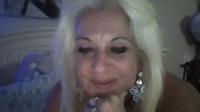 StacysMomXOXO online show from 10/22/25, 03:29